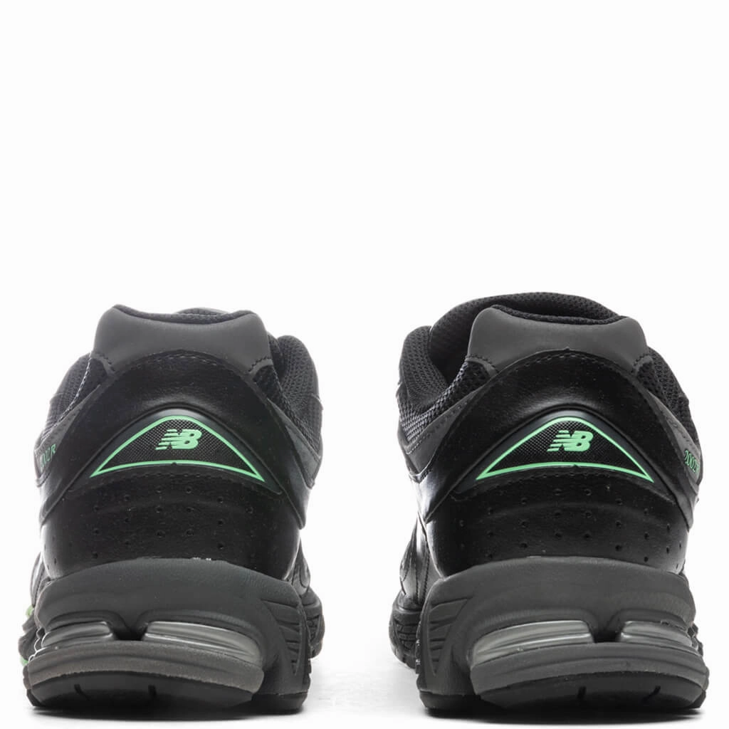 2002R - Black New Balance Sport & Comfort Shoes