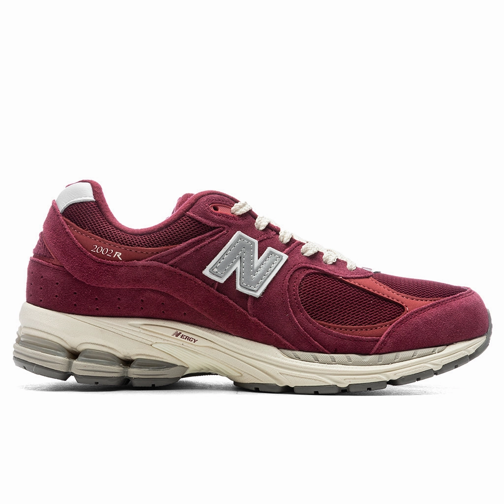 2002R - Garnet New Balance shoes for walking and running