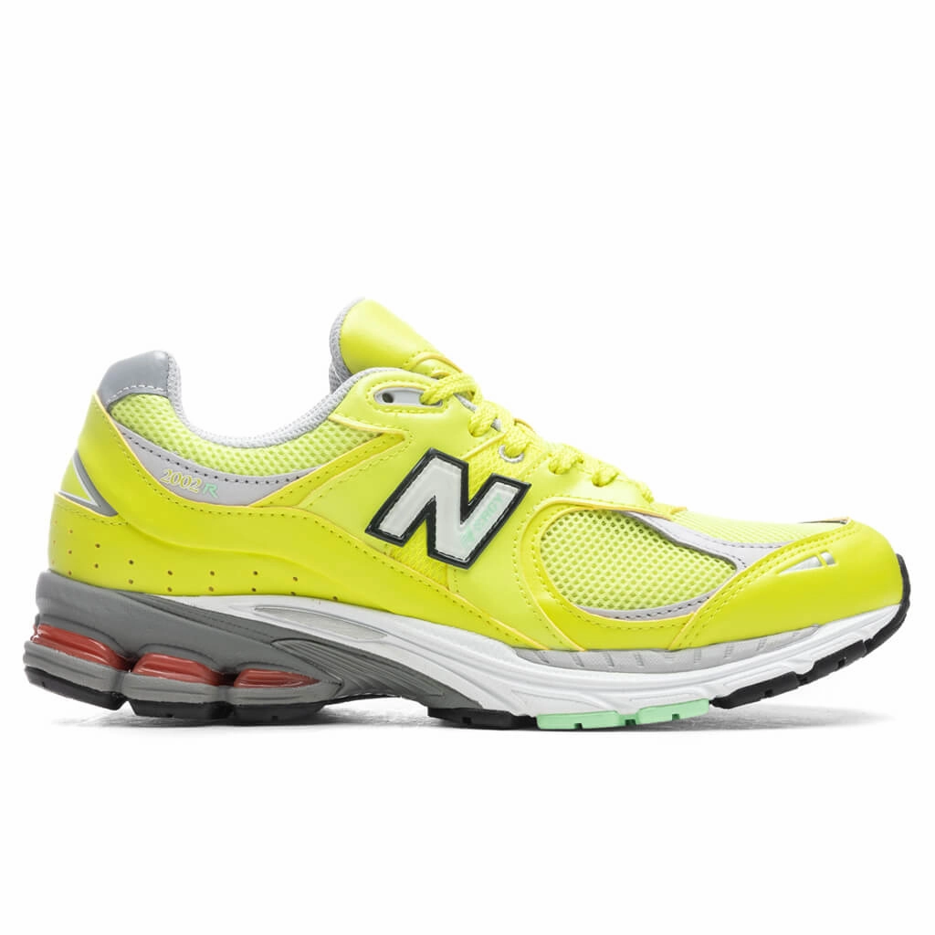 2002R - Sulphur Yellow New Balance shoes for walking and running