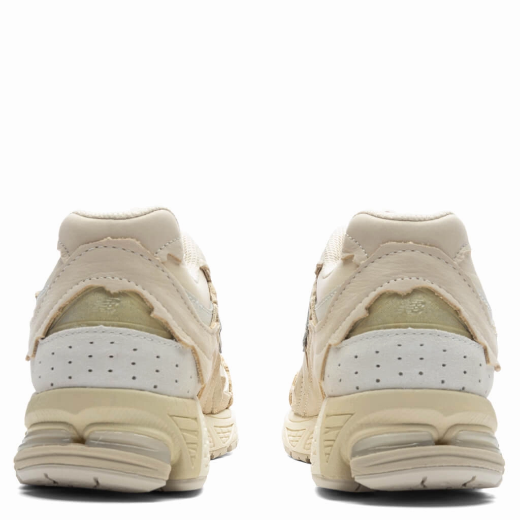 2002RD - Sandstone/Turtledove/Gold Metallic New Balance Sport & Comfort Shoes