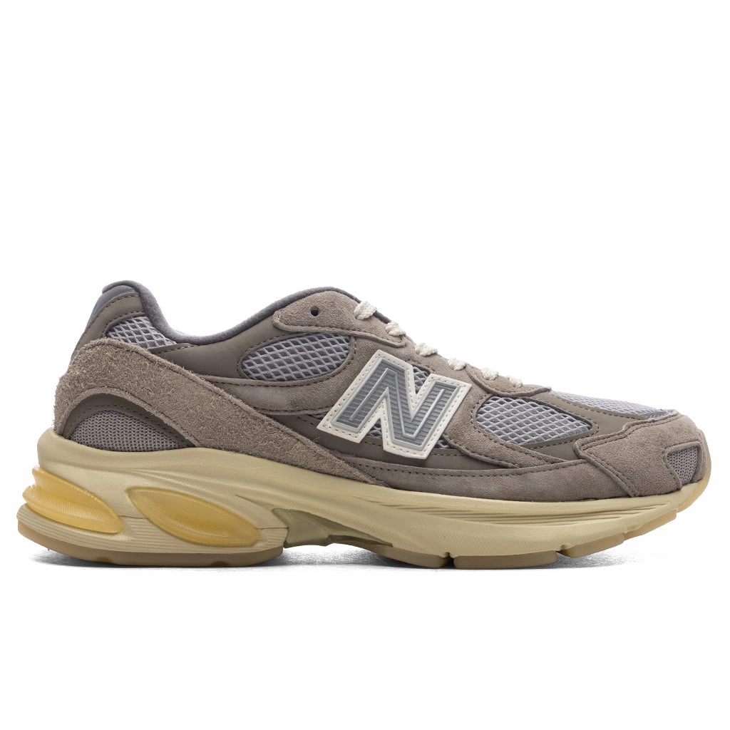 2010 Grey Days - Raincloud/Arid Stone/Calcium New Balance shoes for walking and running