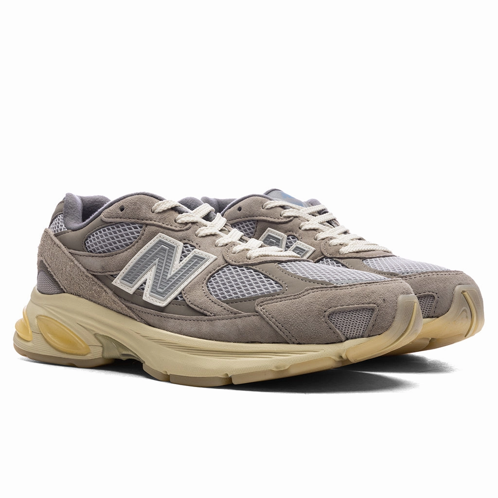 2010 Grey Days - Raincloud/Arid Stone/Calcium New Balance Sport & Comfort Shoes