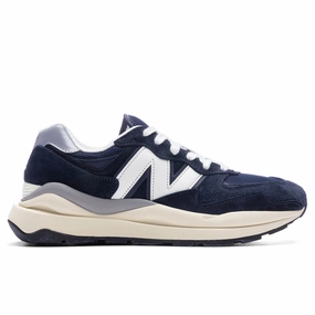 57/40 - Eclipse New Balance shoes for walking and running