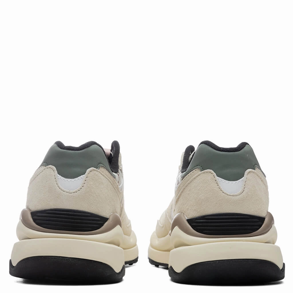 57/40 - Sulphur Yellow/Helium New Balance Sport & Comfort Shoes