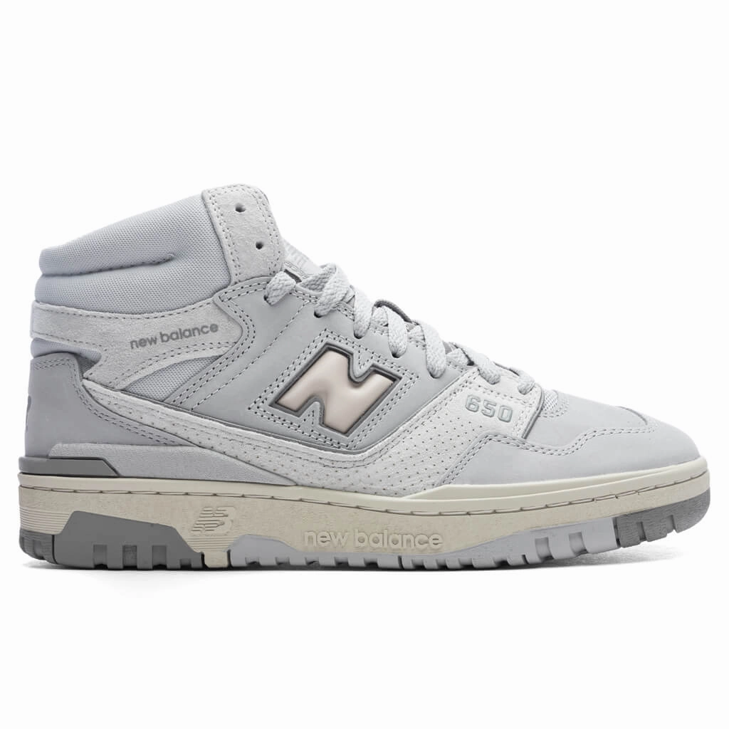 650R - White/Aluminum New Balance shoes for walking and running