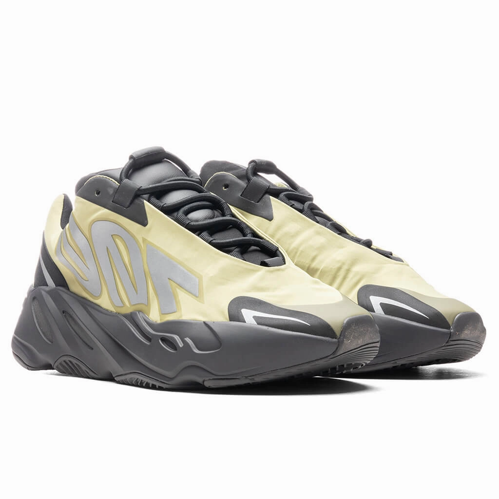 700 MNVN - Resin Adidas Classic Street Sneakers