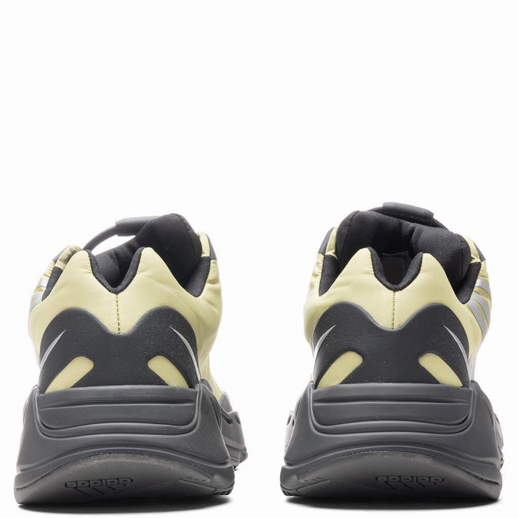 700 MNVN - Resin Adidas Classic Street Sneakers
