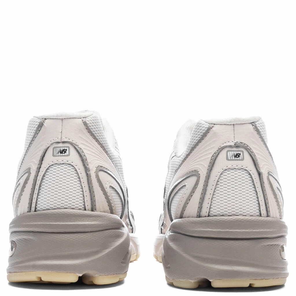 740 - Moonbeam/Arid Stone/Black New Balance Sport & Comfort Shoes