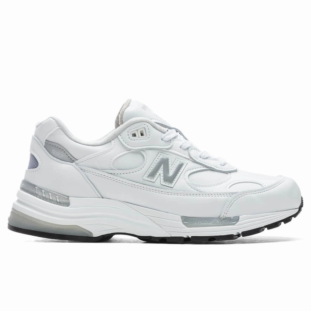 992 - White New Balance shoes for walking and running
