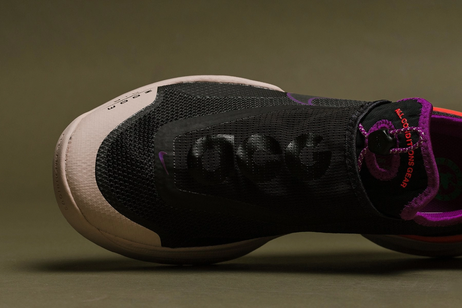 ACG Zoom Air AO - Black/Laser Crimson Nike Foam Comfort Trainers