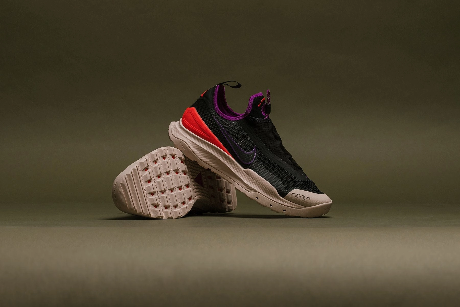 ACG Zoom Air AO - Black/Laser Crimson Nike Foam Comfort Trainers