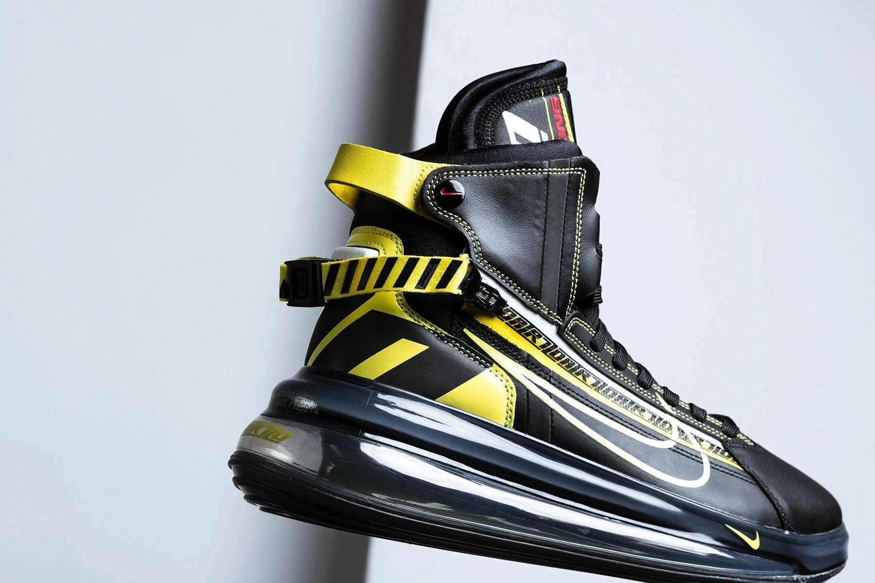 Air Max 720 Saturn AS QS - Black/Dynamic Yellow/University Red Nike Foam Comfort Trainers