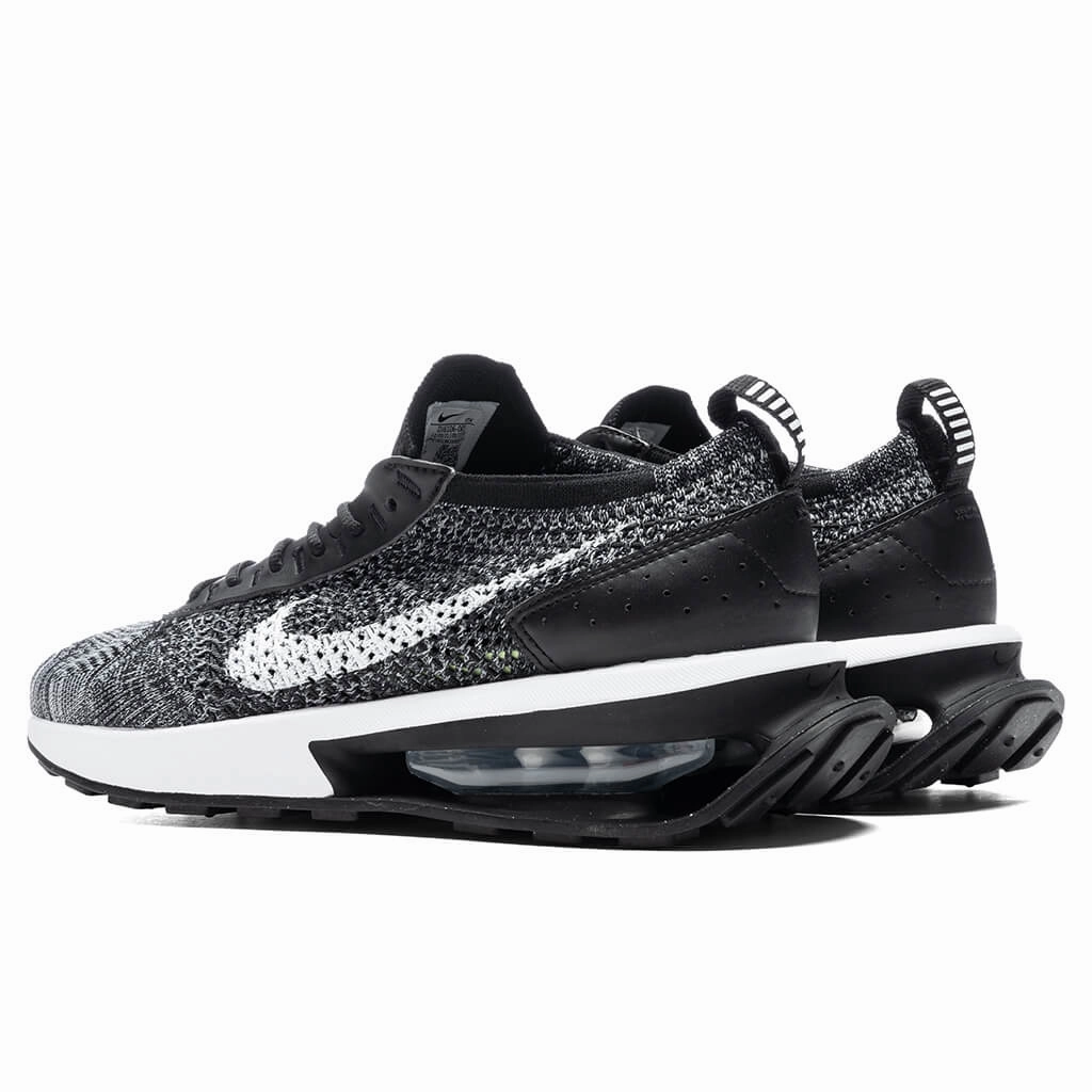 Air Max Flyknit Racer - Black/White Nike trainers with responsive foam