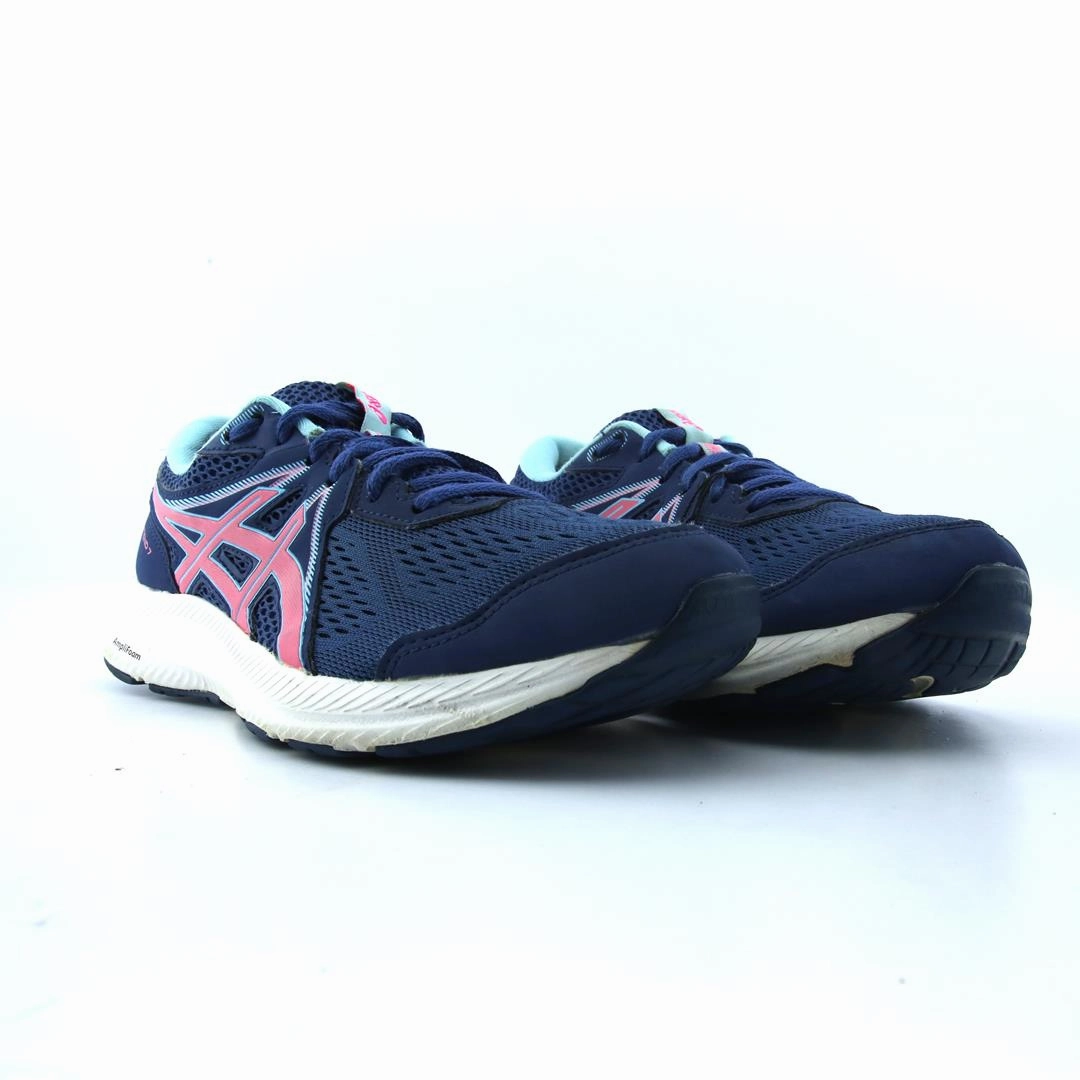 ASICS GEL CONTEND 7 lightweight athletic shoe visuals