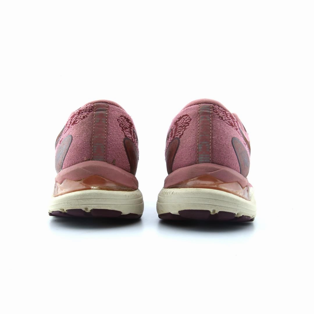 ASICS GEL CUMULUS 23 lightweight athletic shoe visuals