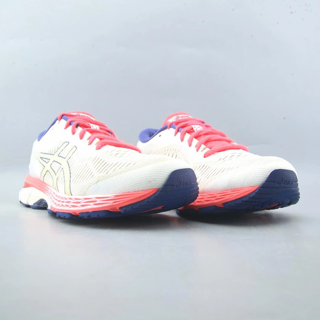 ASICS GEL KAYANO 25 lightweight athletic shoe visuals