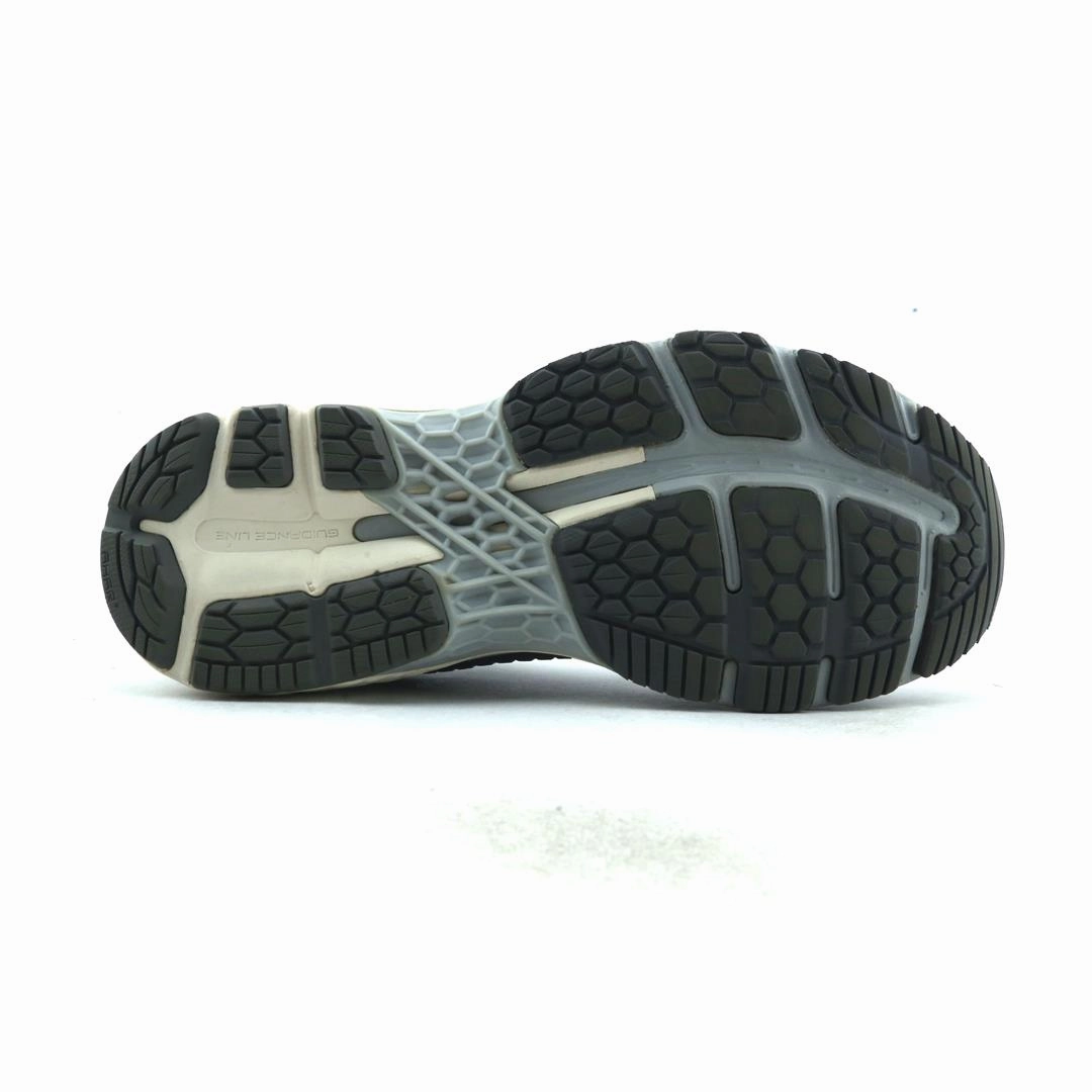 ASICS GEL KAYANO 25 performance running shoe photos
