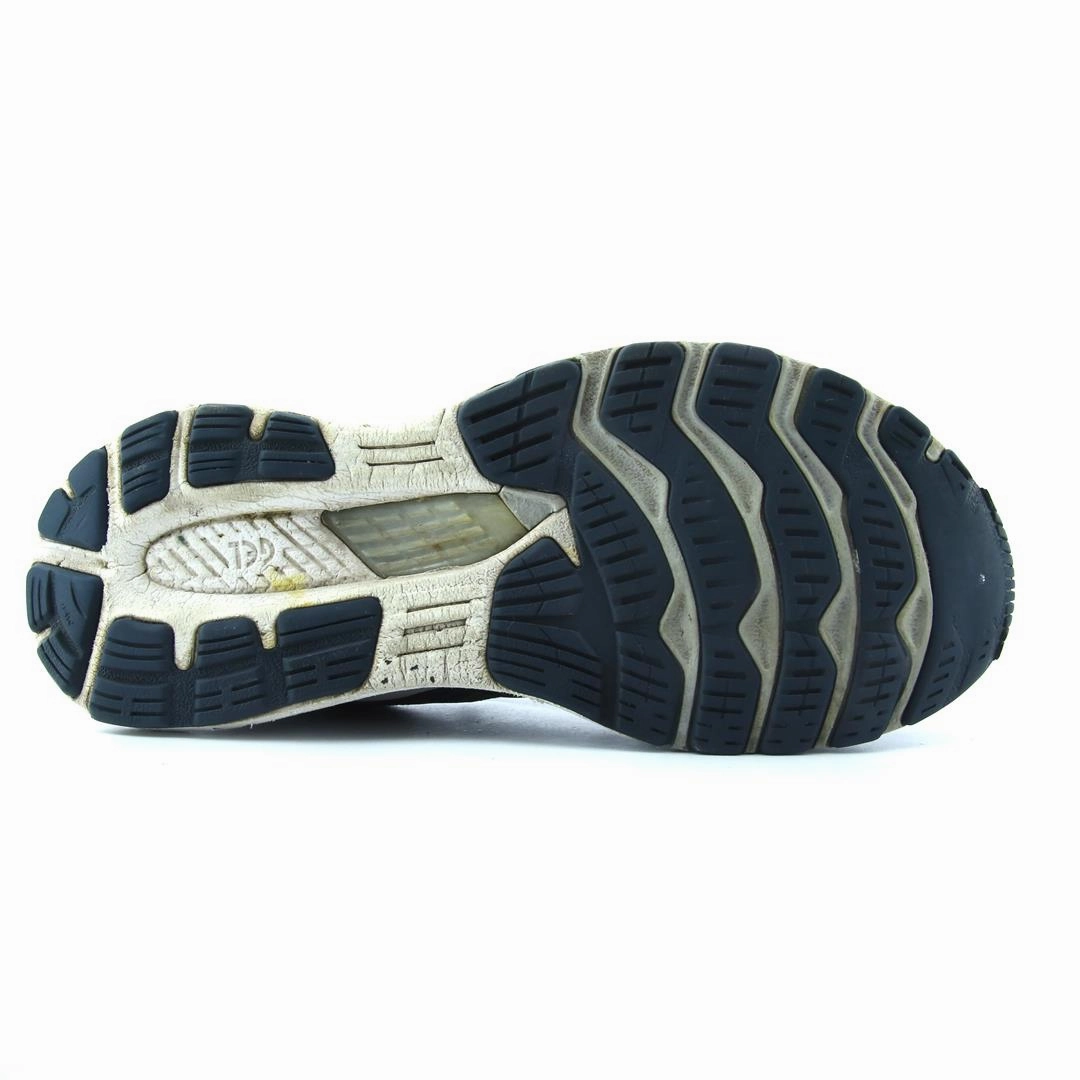 ASICS GEL KAYANO 28 lightweight athletic shoe visuals