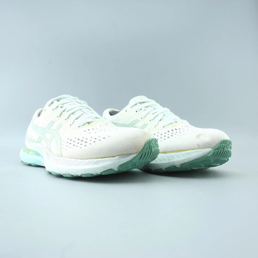 ASICS GEL-KAYANO 28 performance running shoe photos