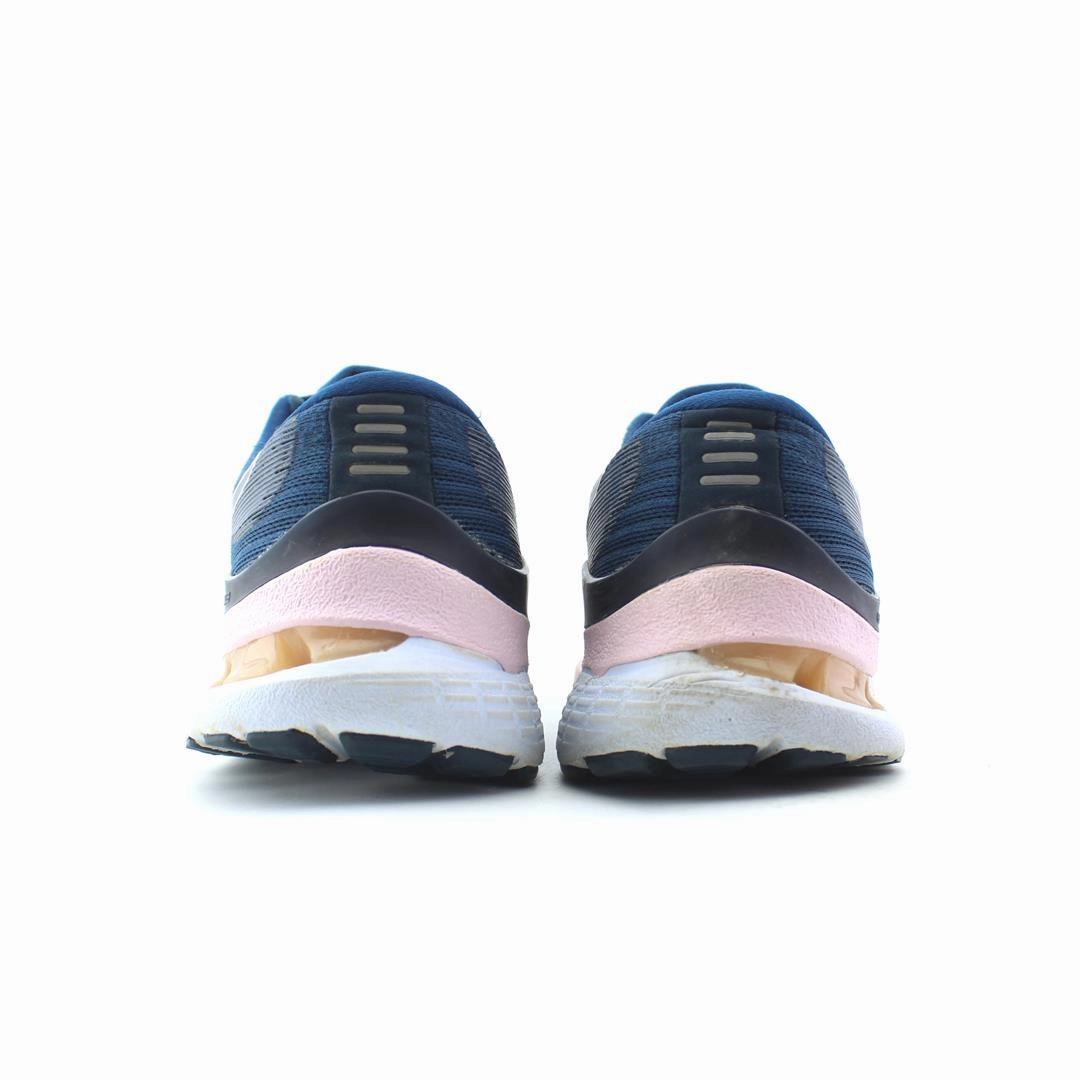 ASICS GEL-KAYANO 28 sporty Asics footwear images