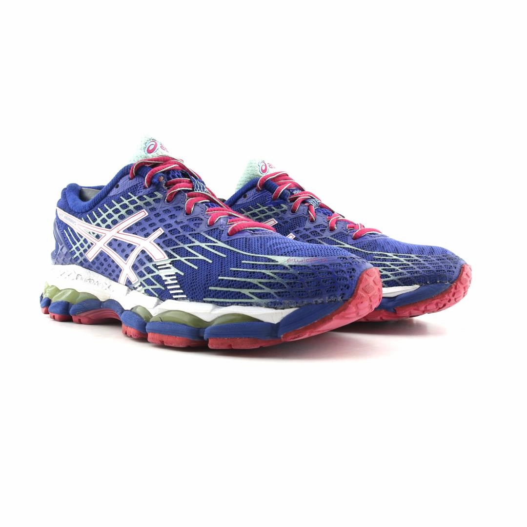 ASICS GEL-NIMBUS 17 sporty Asics footwear images