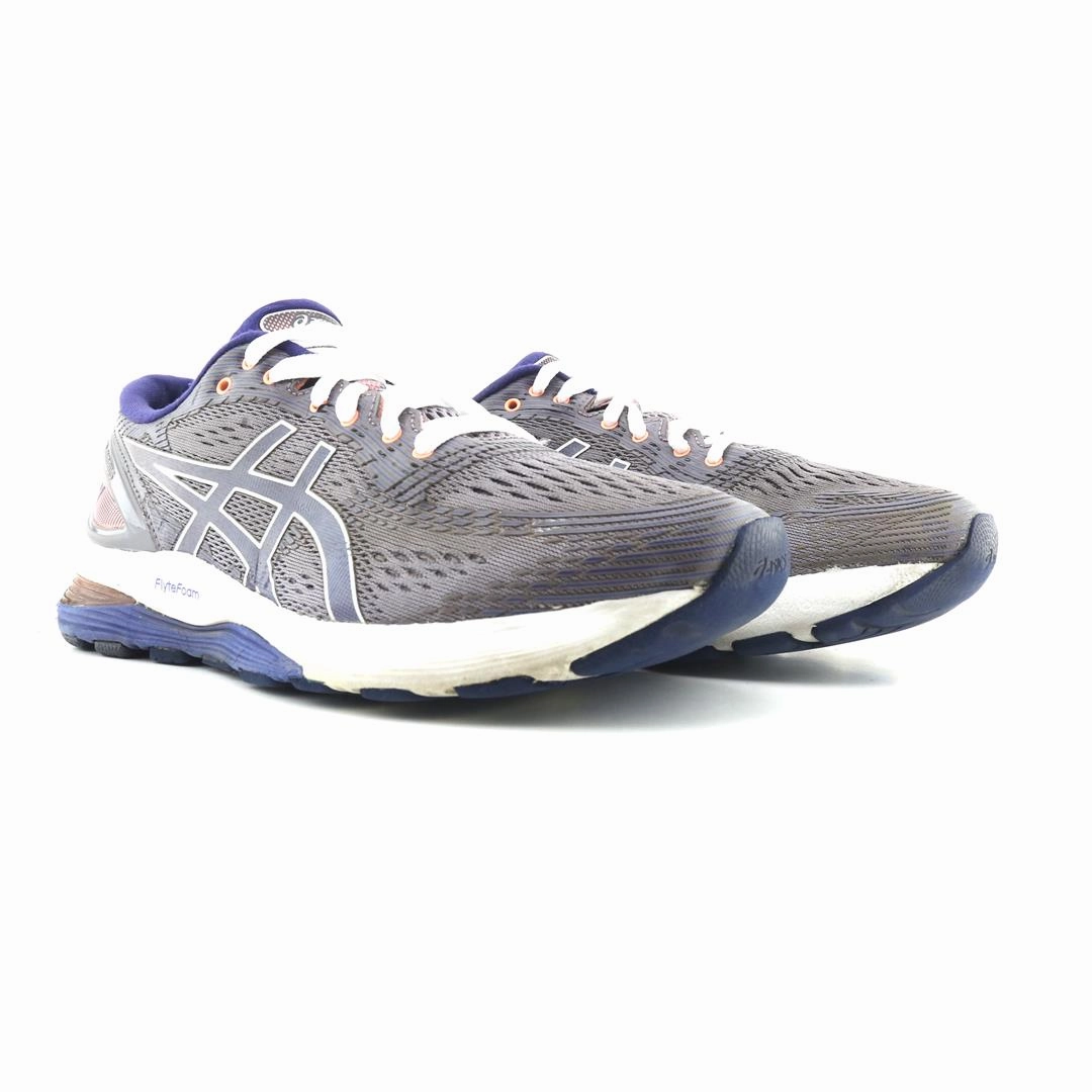 ASICS GEL NIMBUS 21 lightweight athletic shoe visuals