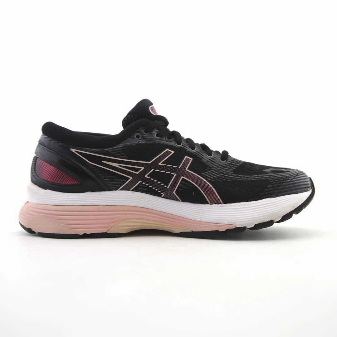 ASICS GEL NIMBUS 21 sporty Asics footwear images