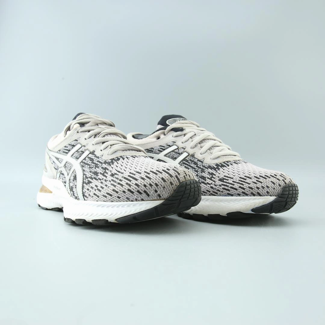 ASICS GEL NIMBUS 22 performance running shoe photos
