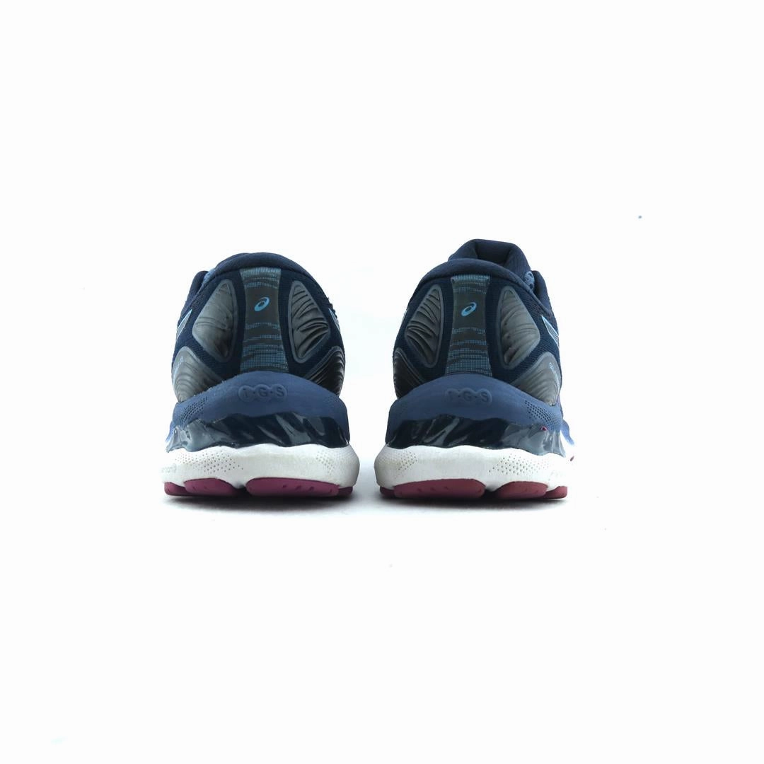ASICS GEL NIMBUS 23 performance running shoe photos
