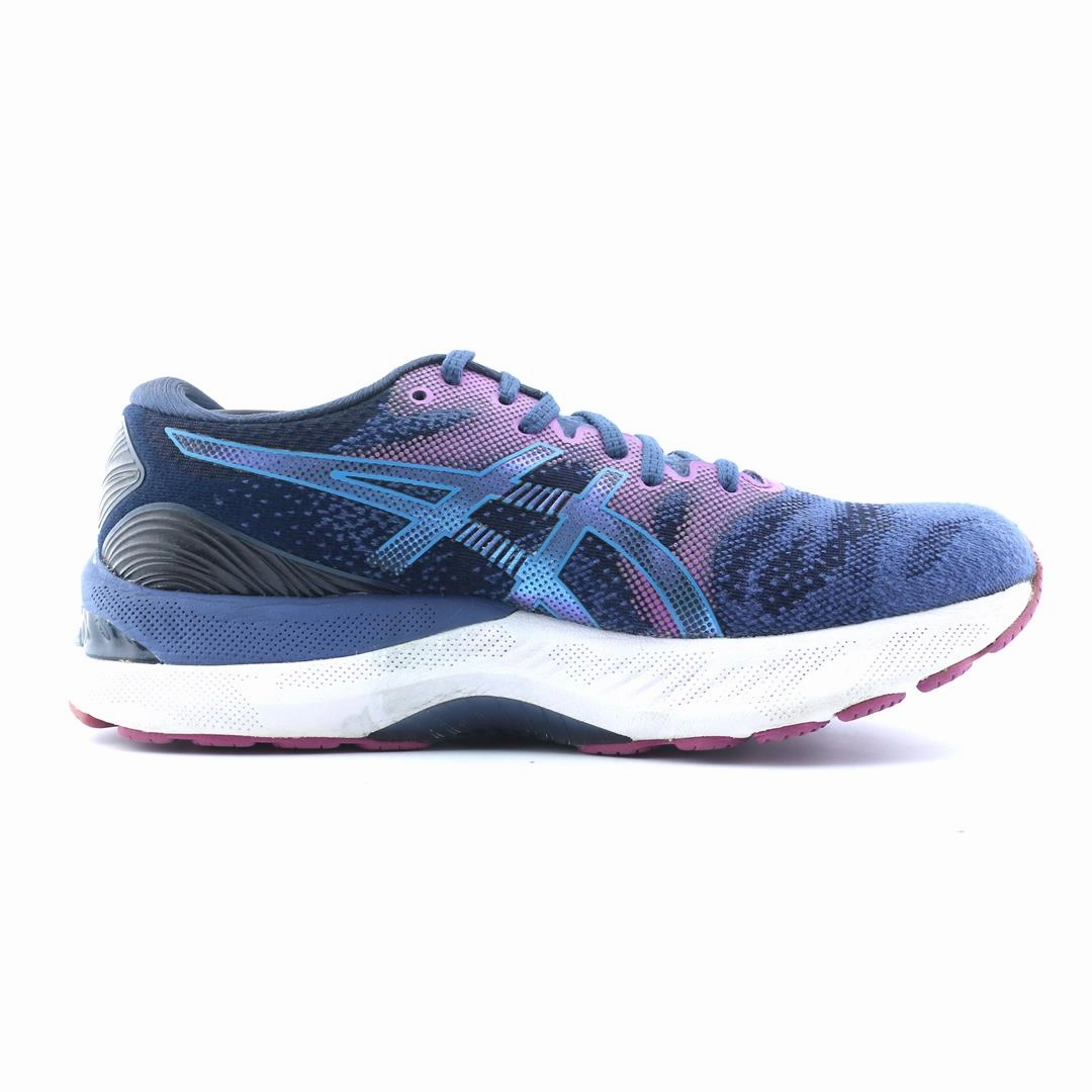 ASICS GEL-NIMBUS 23 performance running shoe photos