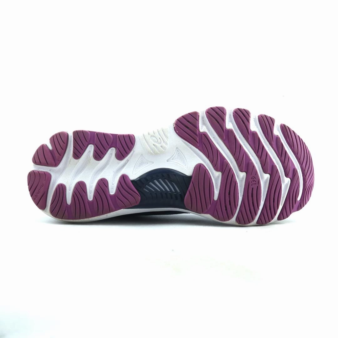 ASICS GEL NIMBUS 23 performance running shoe photos