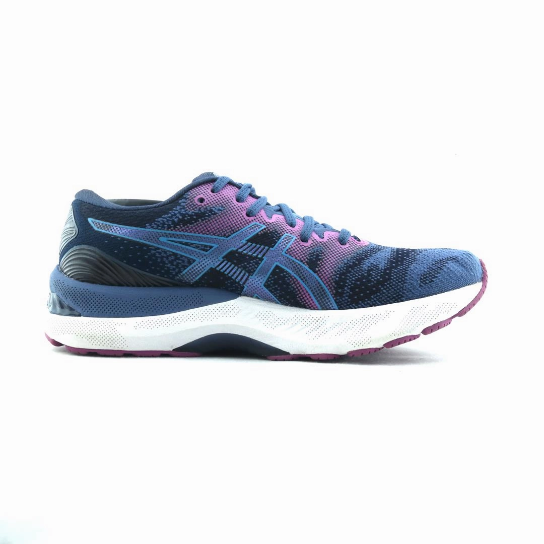 ASICS GEL NIMBUS 23 performance running shoe photos