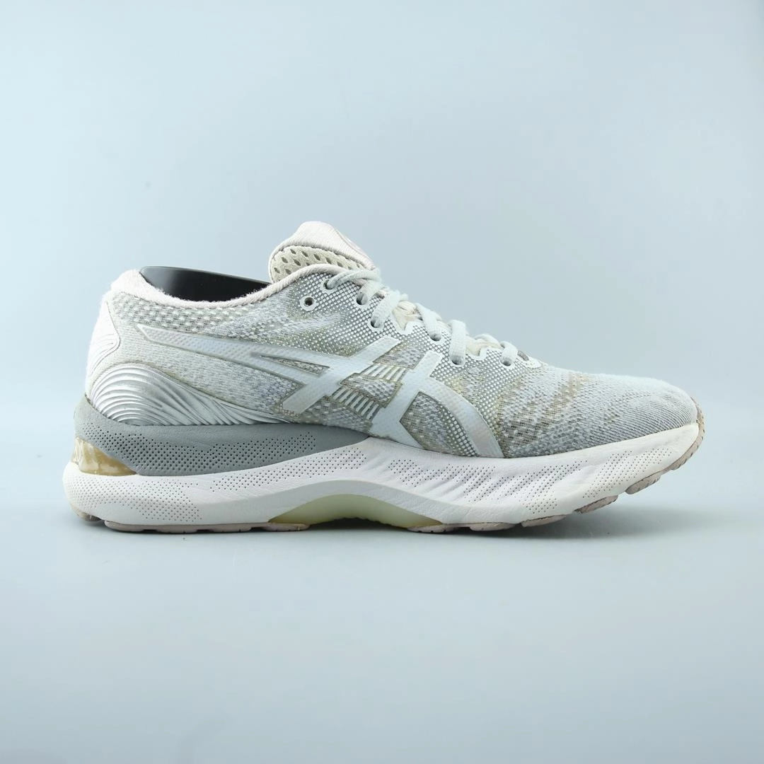 ASICS GEL NIMBUS 23 performance running shoe photos
