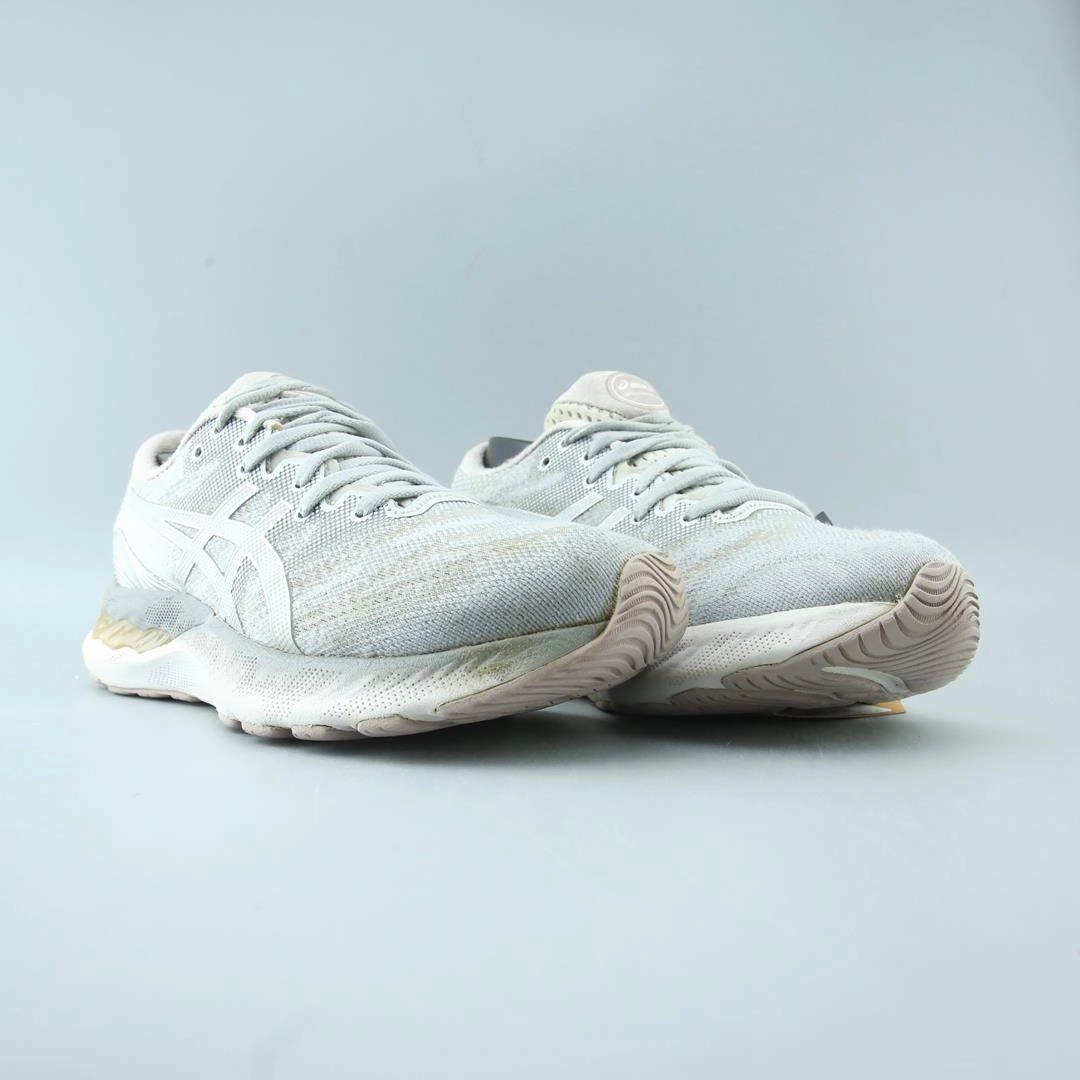 ASICS GEL NIMBUS 23 performance running shoe photos