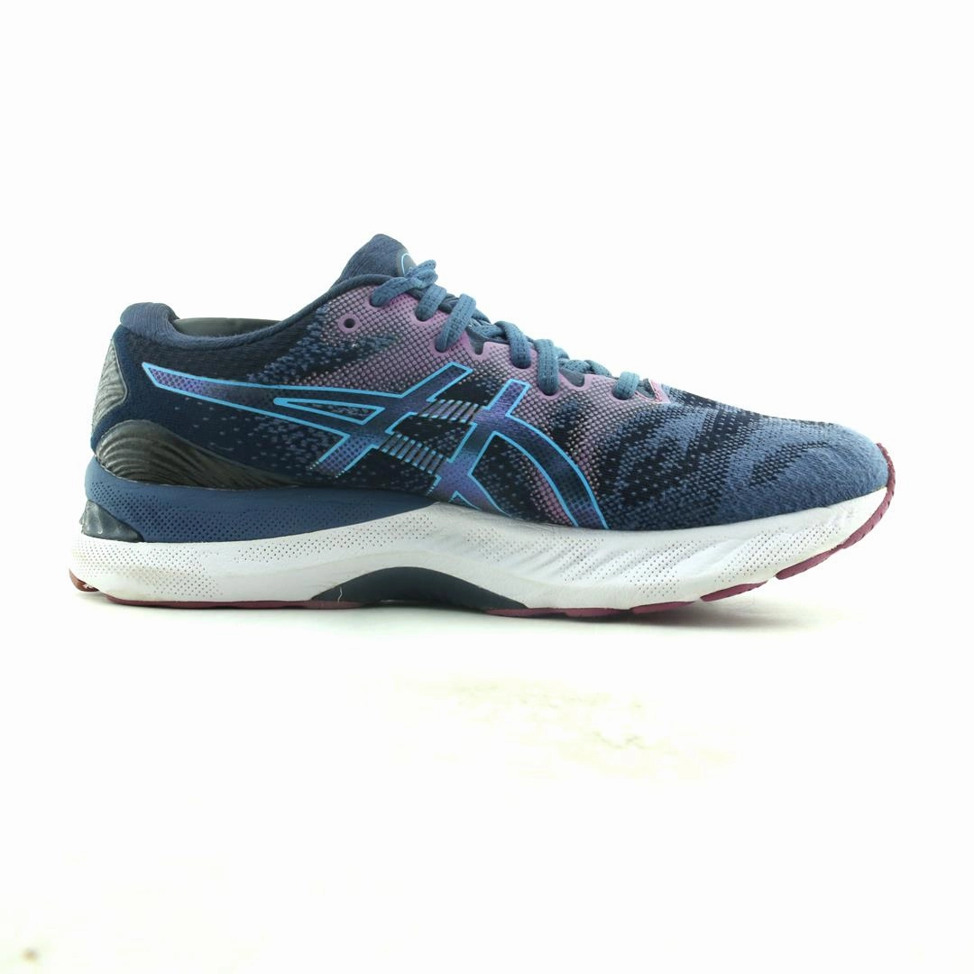 ASICS GEL-NIMBUS 23 sporty Asics footwear images