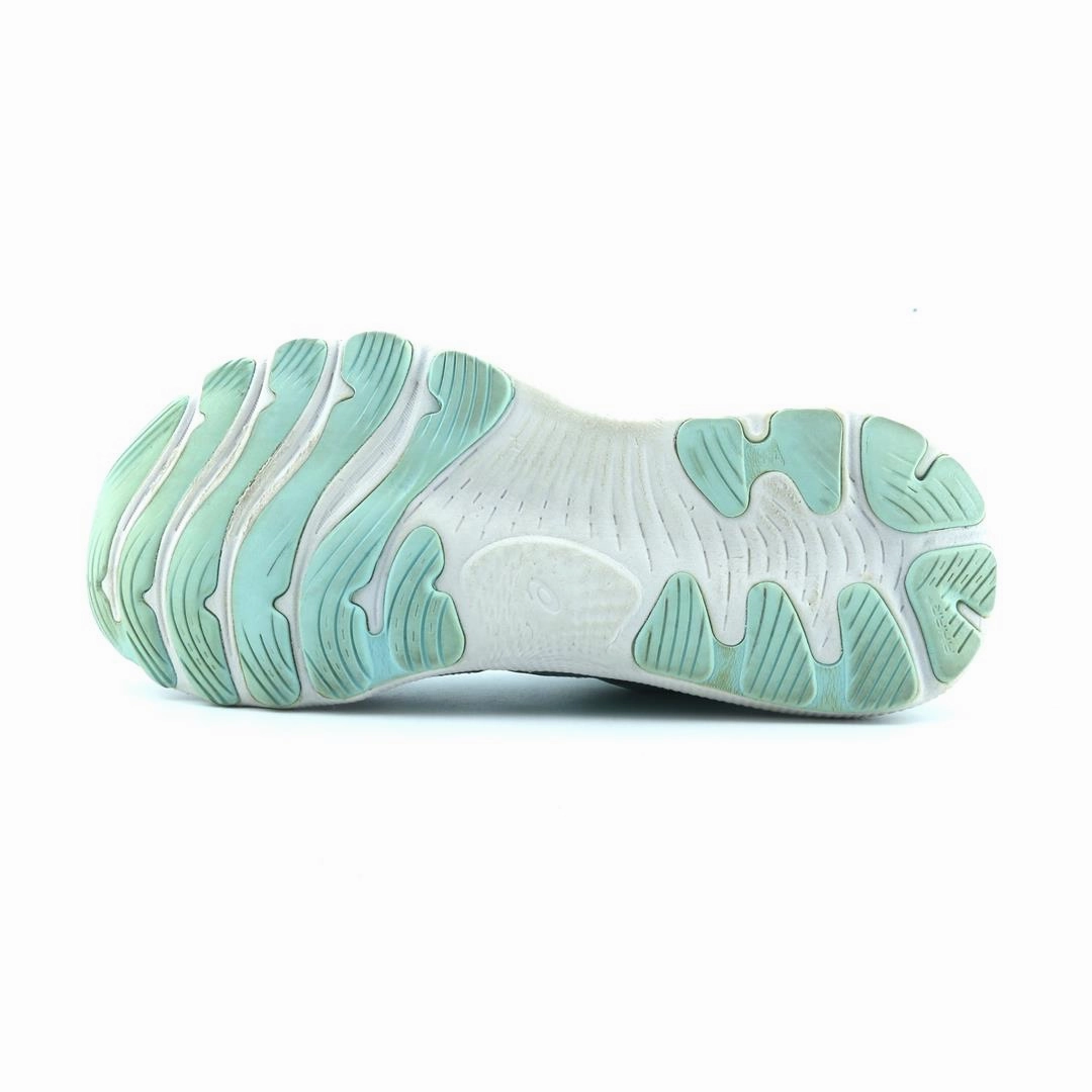 ASICS GEL NIMBUS 24 lightweight athletic shoe visuals