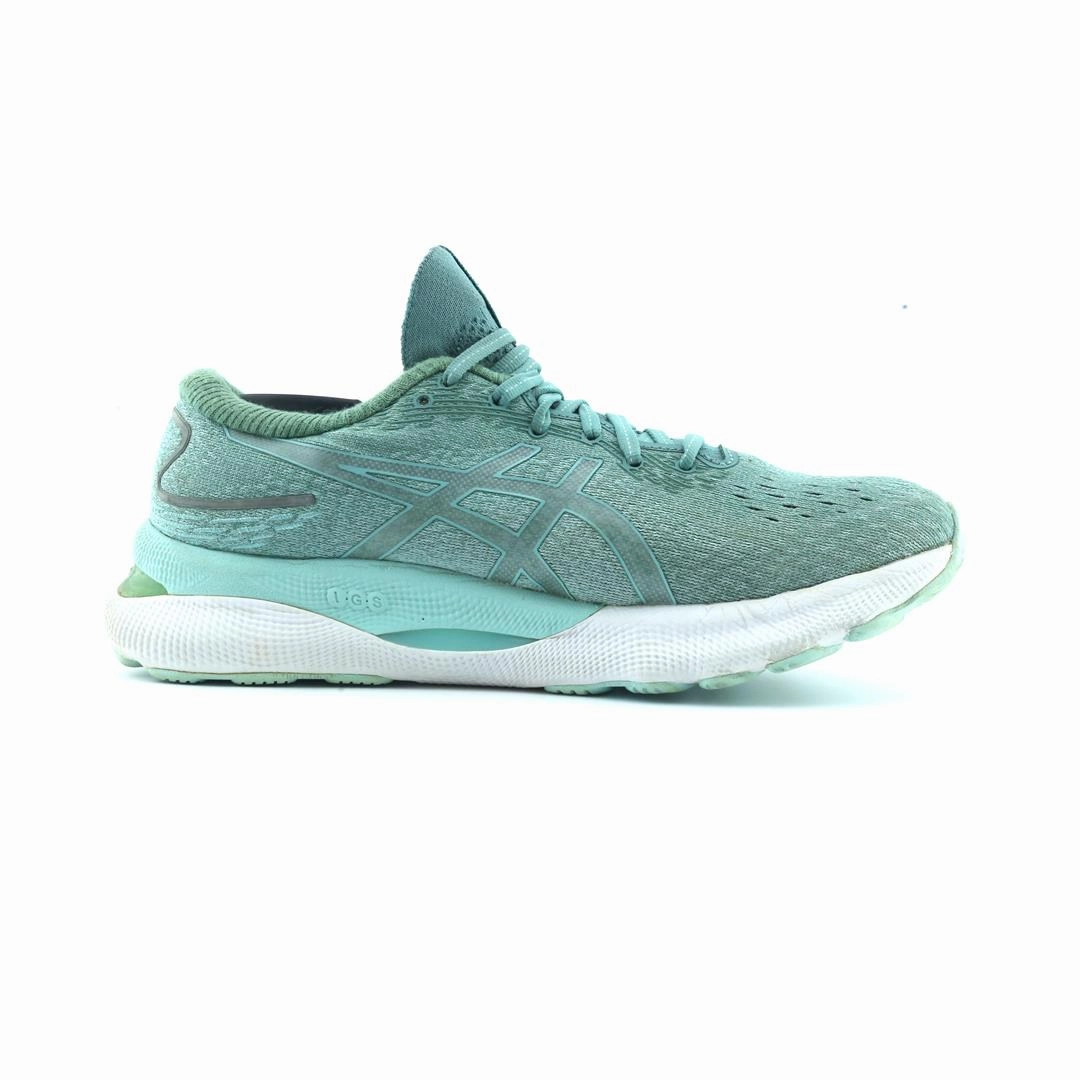 ASICS GEL NIMBUS 24 lightweight athletic shoe visuals