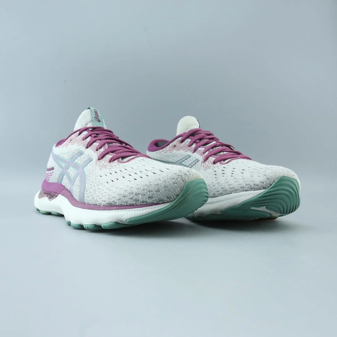 ASICS GEL NIMBUS 24 performance running shoe photos