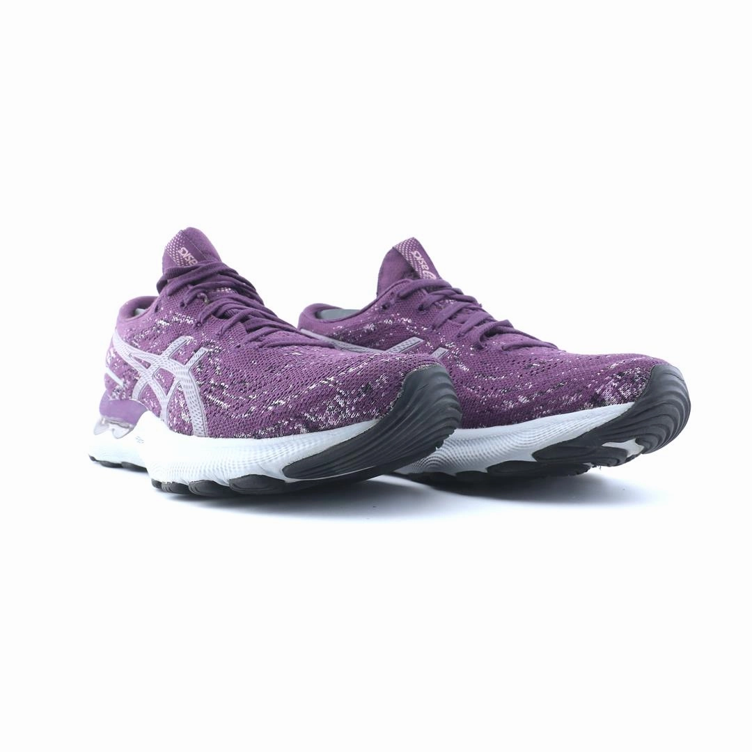 ASICS GEL NIMBUS 24 performance running shoe photos