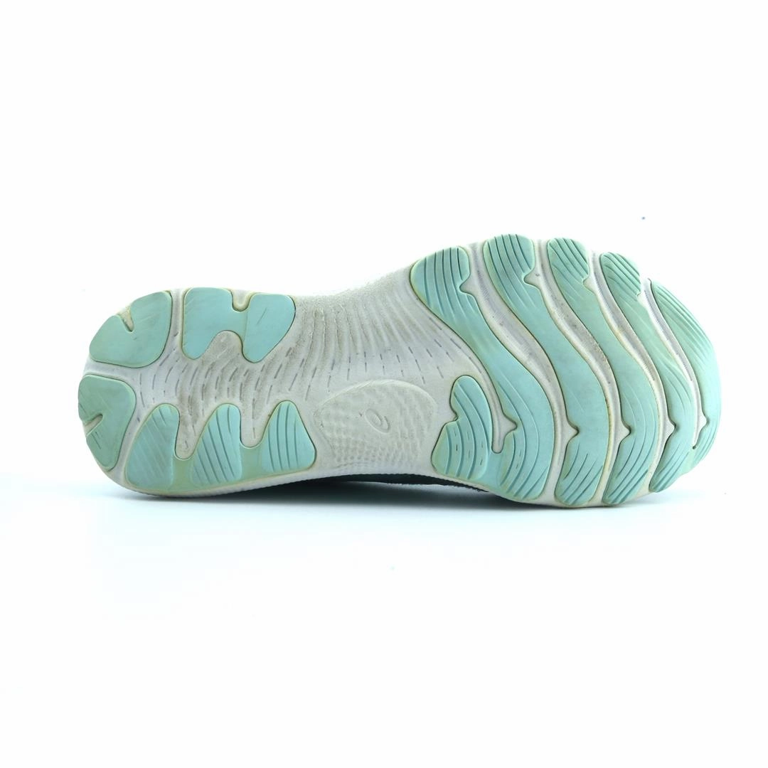 ASICS GEL NIMBUS 24 trainer shoe design snapshots