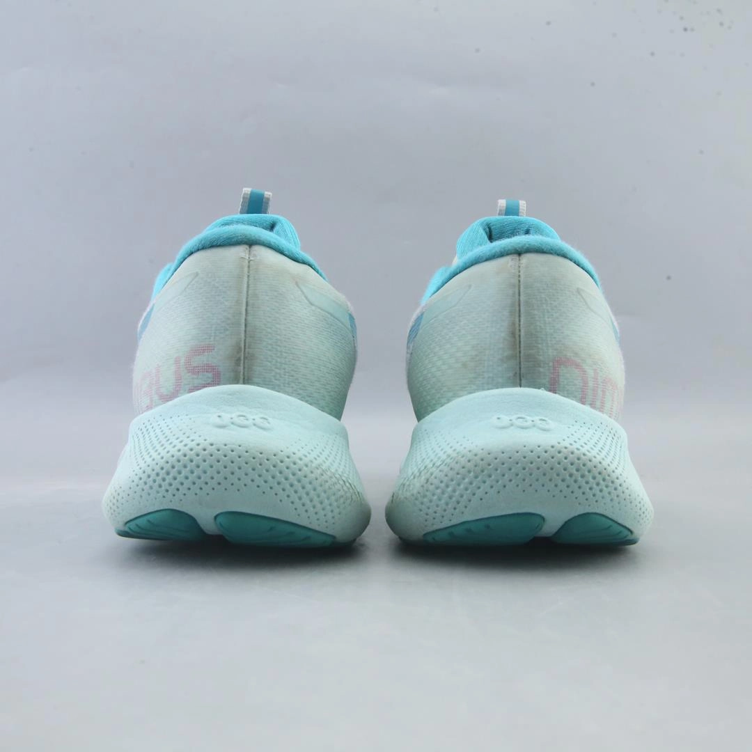ASICS GEL NIMBUS LITE 2 lightweight athletic shoe visuals