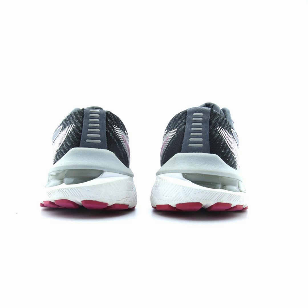 ASICS GT 2000 10 lightweight athletic shoe visuals