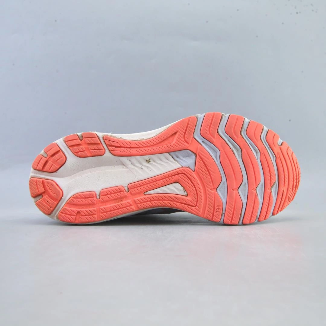 ASICS GT 2000 10 lightweight athletic shoe visuals