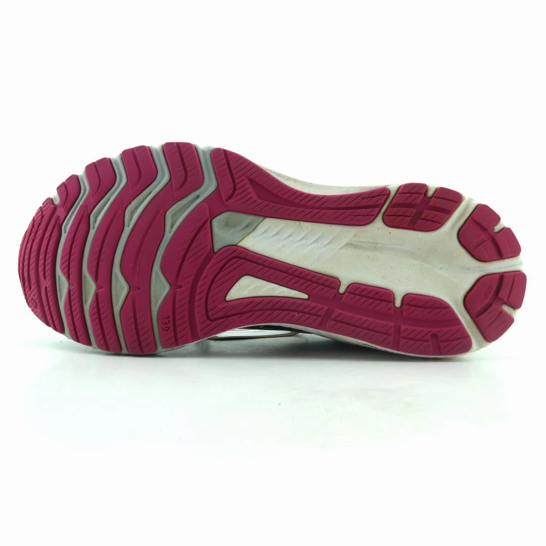 ASICS GT 2000 10 lightweight athletic shoe visuals