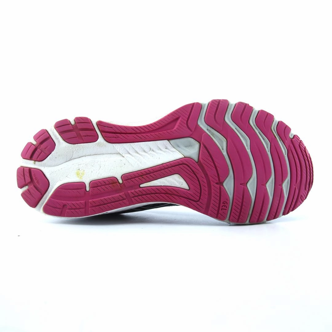 ASICS GT 2000 10 lightweight athletic shoe visuals