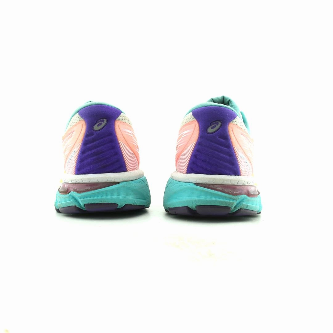ASICS GT-2000 8 sporty Asics footwear images