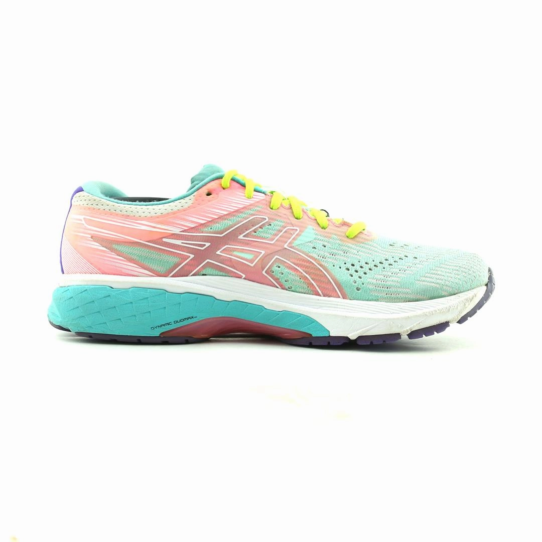 ASICS GT-2000 8 sporty Asics footwear images