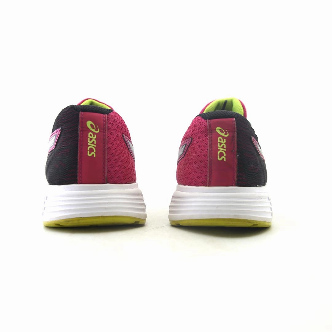 ASICS IKAIA 8 lightweight athletic shoe visuals
