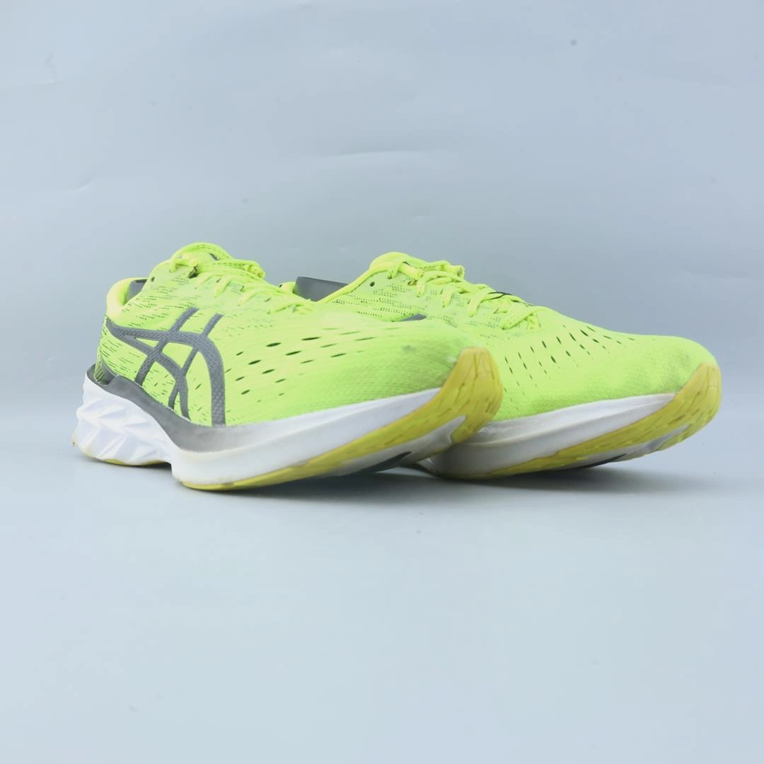 ASICS NOVABLAST 2 performance running shoe photos