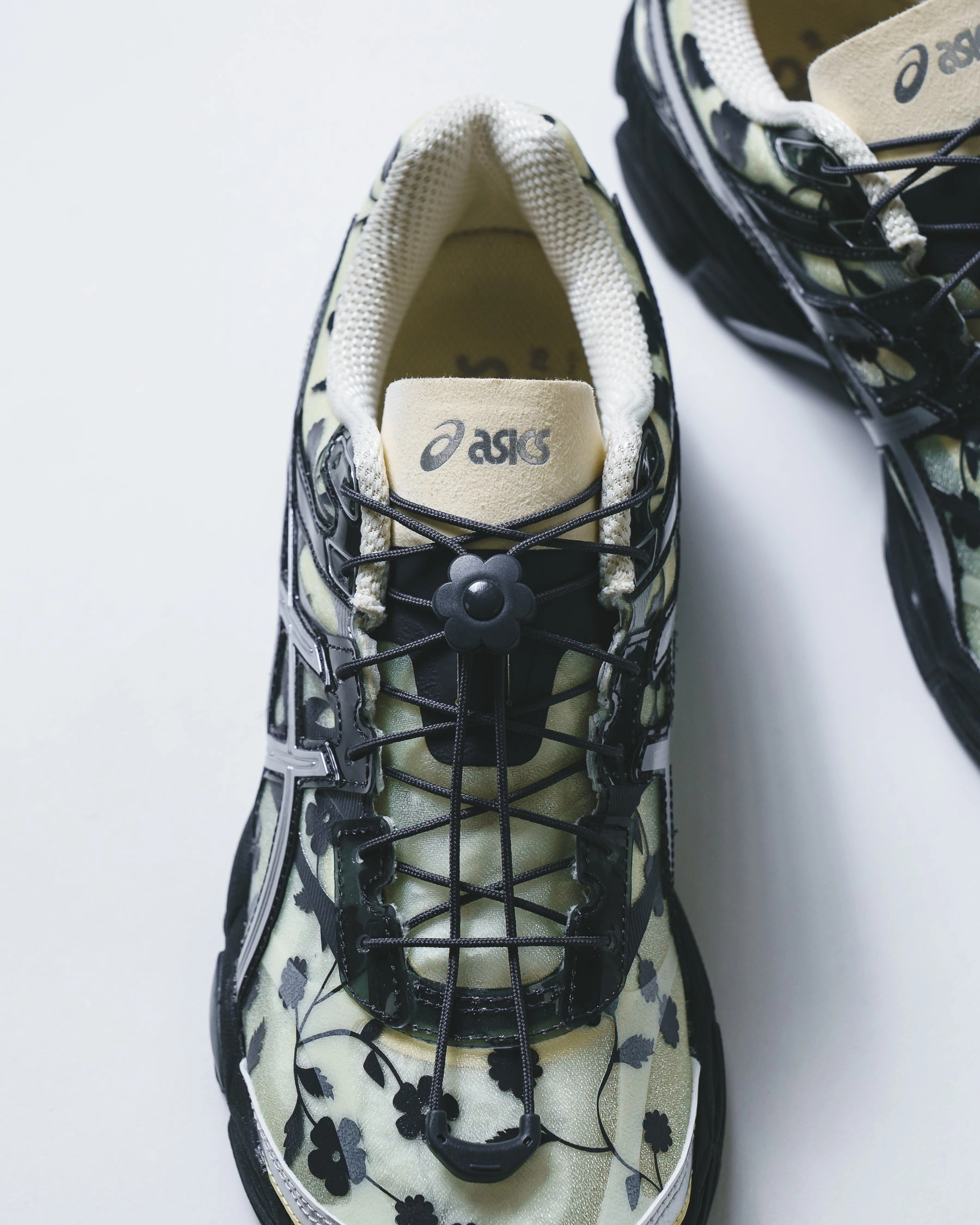 Asics x Cecilie Bahnsen Unisex Gel-Cumulus 16 Ivory Black 1203A762-750 Asics shoe style pictures